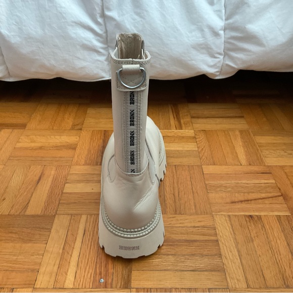 Cool army booties by Bronx. Too big for. Fit size 9.5.-10 - Picture 2 of 7